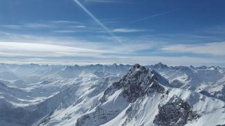 sommets de montagnes enneigées, Alpes